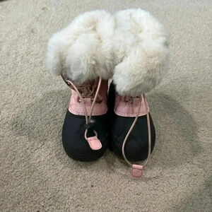 Girl pink snow boots with super soft interior